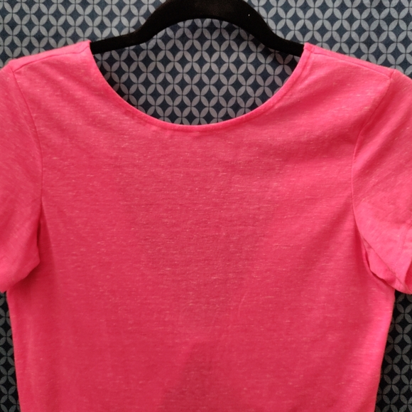 JL - Junior's neon pink short sleeve crop top with twisted back. Size - S - Picture 3 of 6